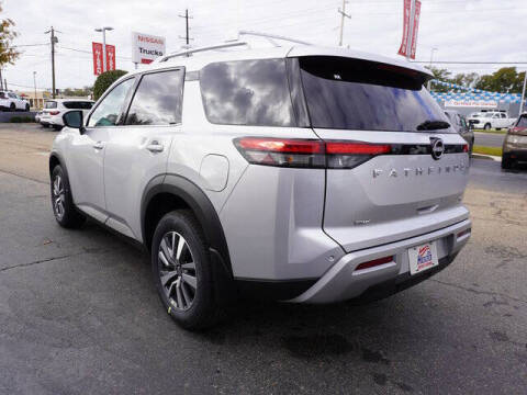 2025 Nissan Pathfinder SL