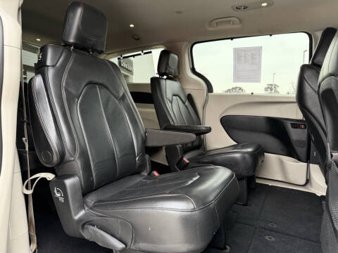 2020 Chrysler Pacifica Touring L