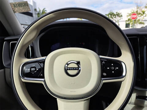 2024 Volvo XC60 B5 Core Dark Theme