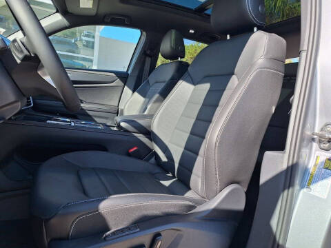 2026 Volkswagen Atlas Cross Sport SEL R-Line Black 4Motion