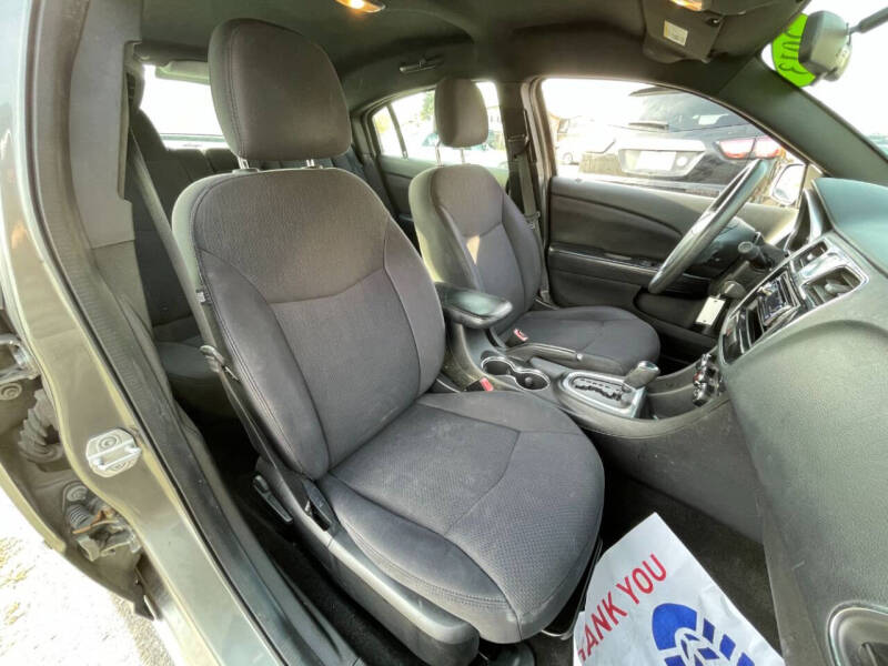 2013 Chrysler 200 LX