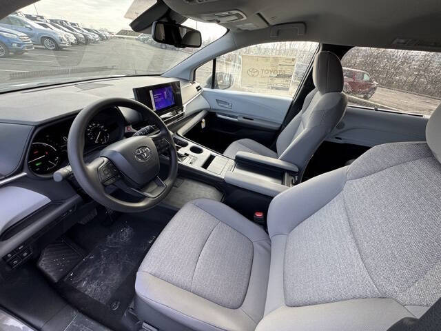 2026 Toyota Sienna LE 8-Passenger