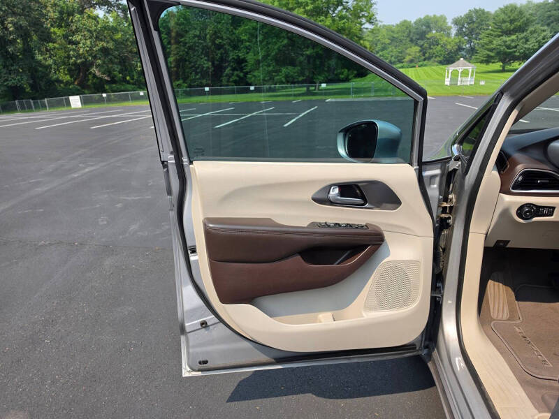 2017 Chrysler Pacifica Touring-L Plus
