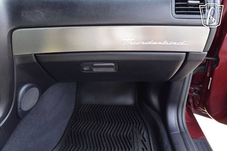 2004 Ford Thunderbird Deluxe