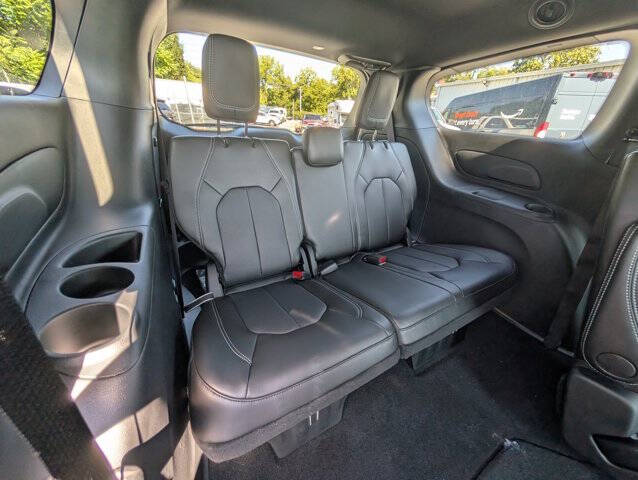 2026 Chrysler Voyager LX