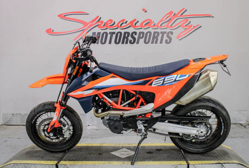 2024 KTM 690 SMC R