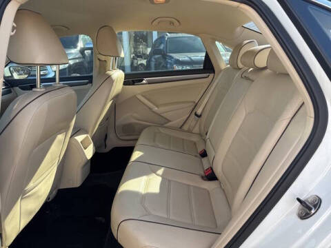 2017 Volkswagen Passat 1.8T R-Line