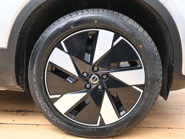 2025 Volvo EX40 Twin Core