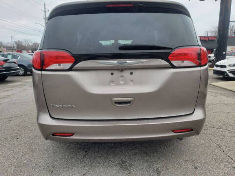 2017 Chrysler Pacifica Touring