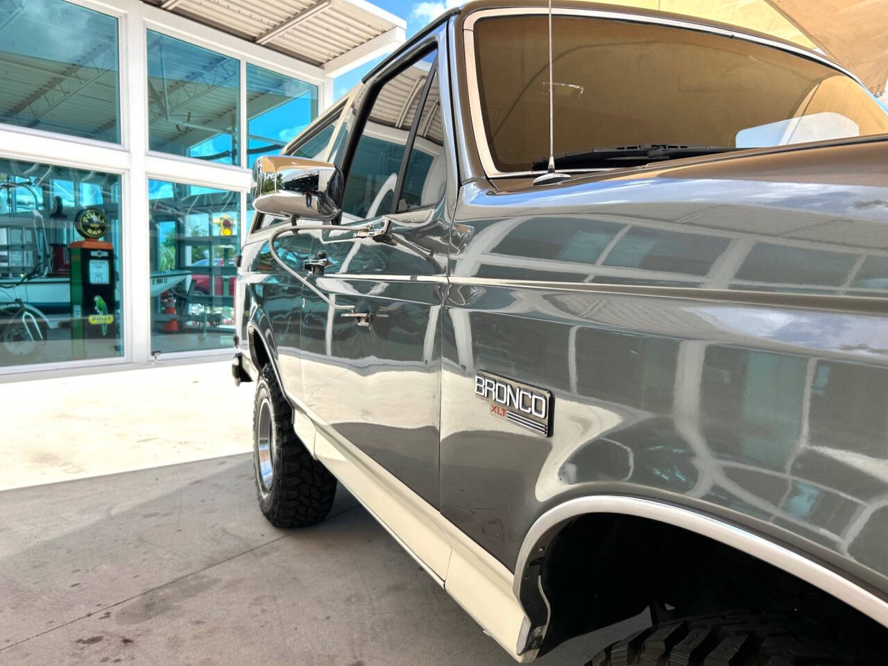 1989 Ford Bronco 16
