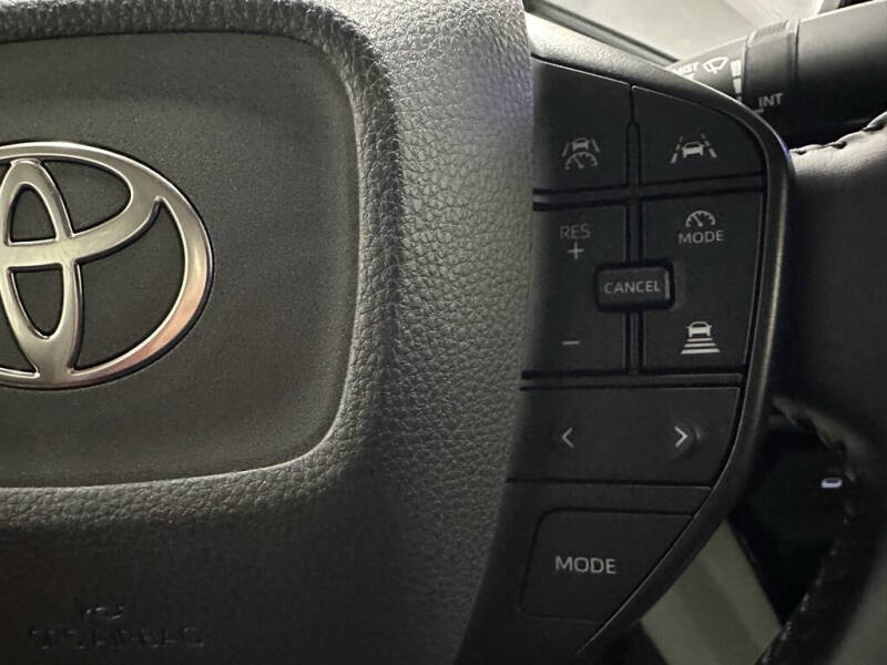 2025 Toyota Prius LE