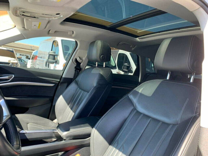 2019 Audi e-tron quattro Prestige