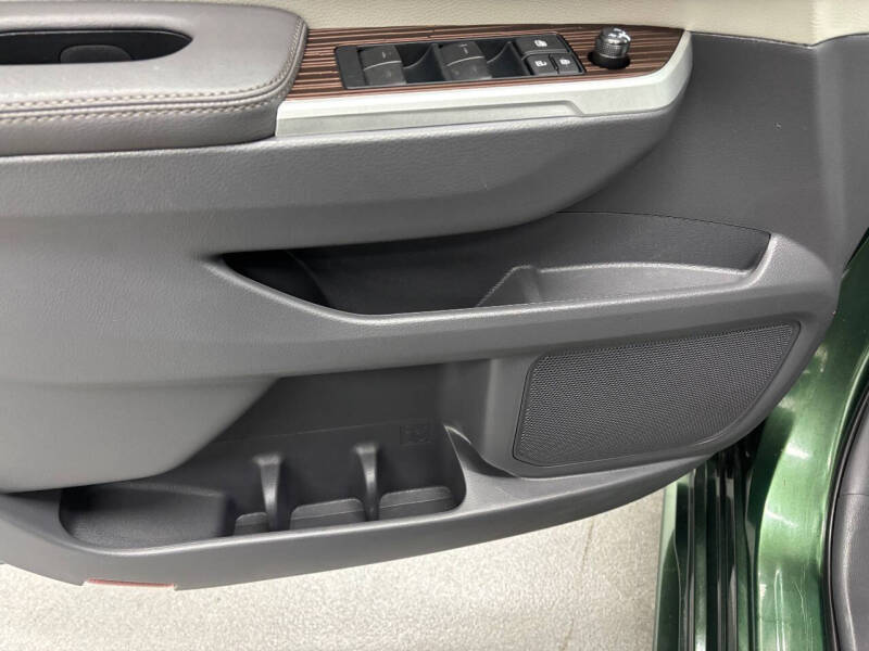 2022 Toyota Sienna LE 8-Passenger