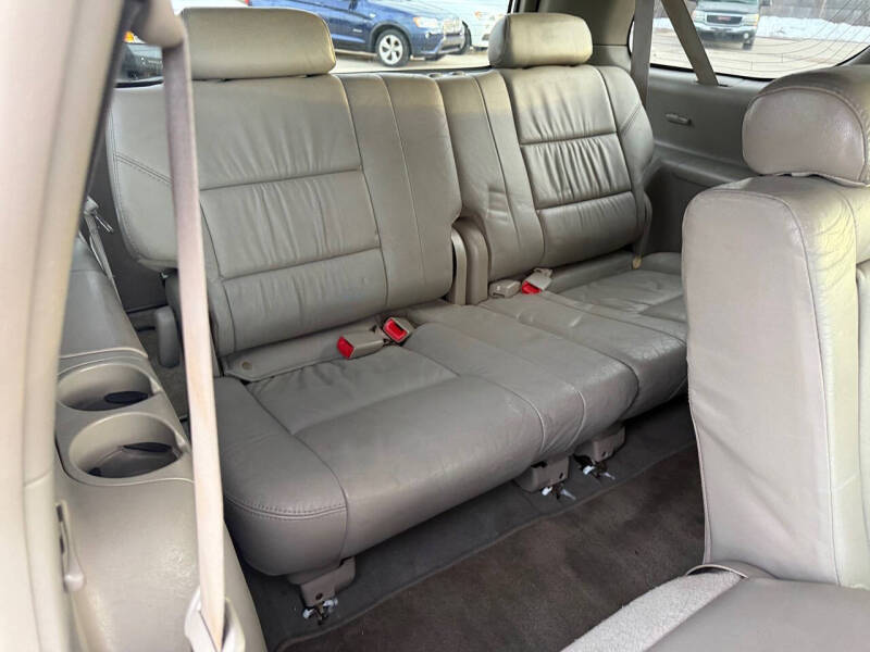 2005 Toyota Sequoia SR5