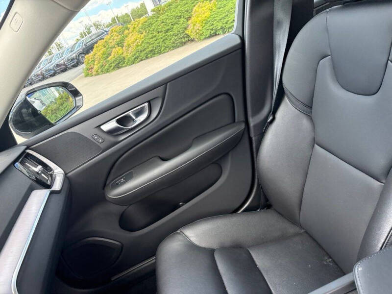2024 Volvo S60 B5 Core Dark Theme