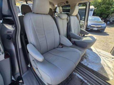 2012 Toyota Sienna XLE 8-Passenger