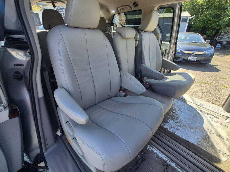 2012 Toyota Sienna XLE 8-Passenger