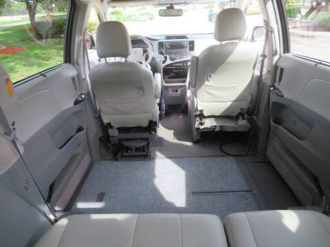 2014 Toyota Sienna LE Mobility 7-Passenger