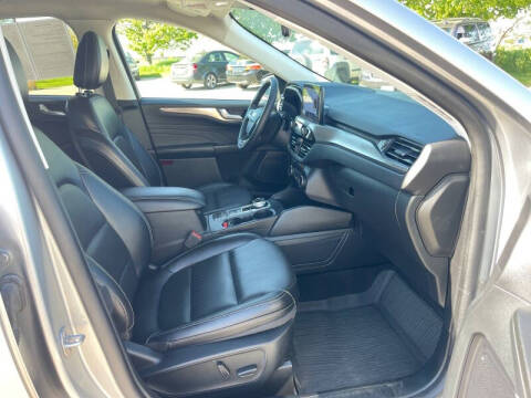 2022 Ford Escape Titanium