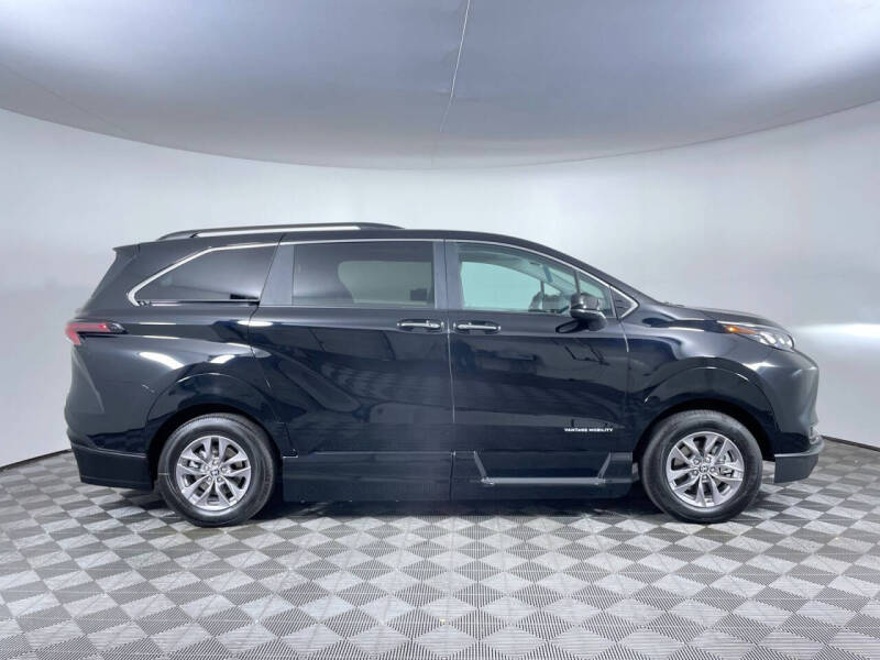 2025 Toyota Sienna XLE 7-Passenger