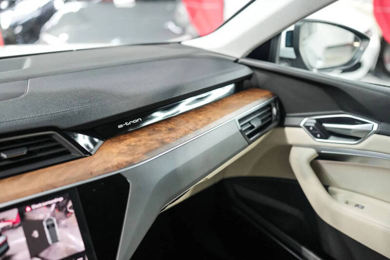 2019 Audi e-tron quattro Premium Plus