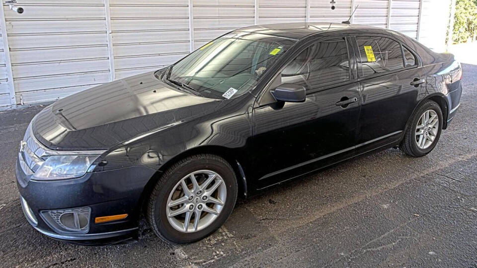 2010 Ford Fusion S's photo