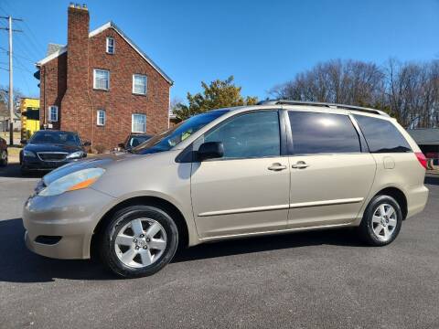 2006 Toyota Sienna for sale at COLONIAL AUTO SALES in North Lima OH