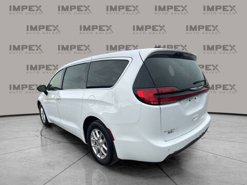 2024 Chrysler Pacifica Touring L
