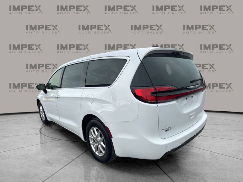 2024 Chrysler Pacifica Touring L