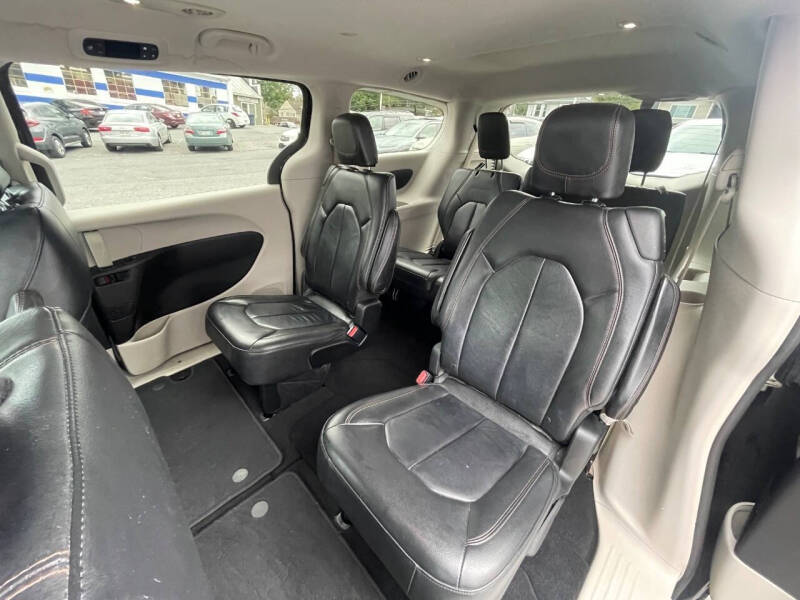 2017 Chrysler Pacifica Touring-L