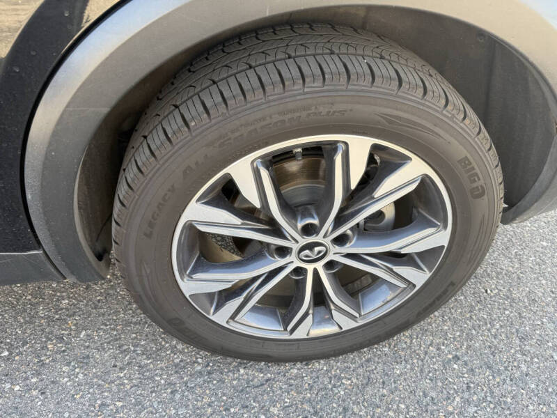 2017 Infiniti QX30 Luxury