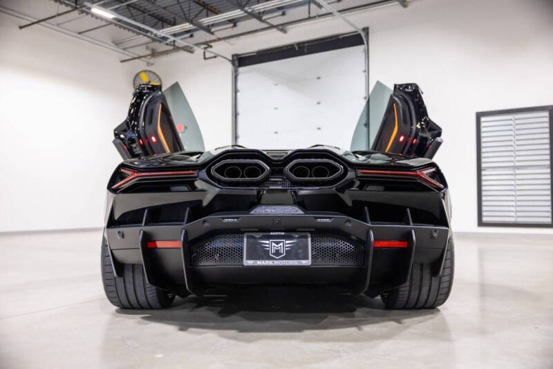 2025 Lamborghini Revuelto