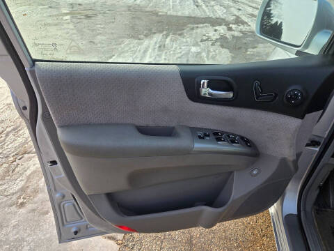 2007 Hyundai Entourage GLS