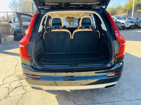 2016 Volvo XC90 T6 Momentum