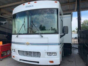 2004 Winnebago Sunova 27C Class A Motorhome