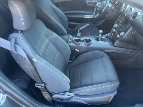 2017 Ford Mustang V6