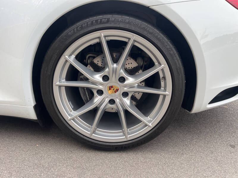 2018 Porsche 911 Carrera