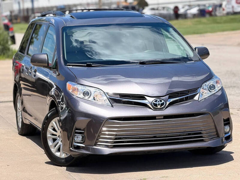 2017 Toyota Sienna XLE 8-Passenger