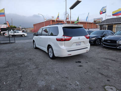 2015 Toyota Sienna XLE Premium 8-Passenger