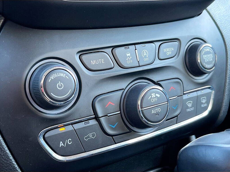 2022 Jeep Cherokee Latitude Lux