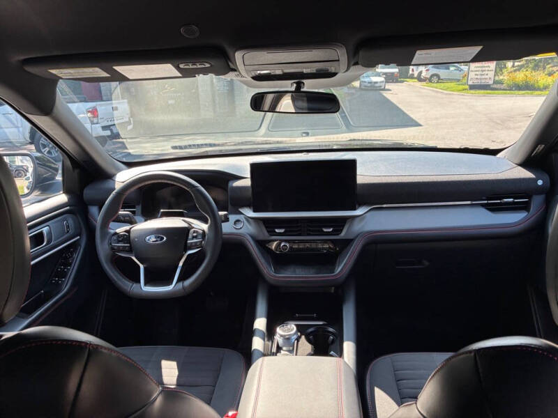 2025 Ford Explorer ST-Line
