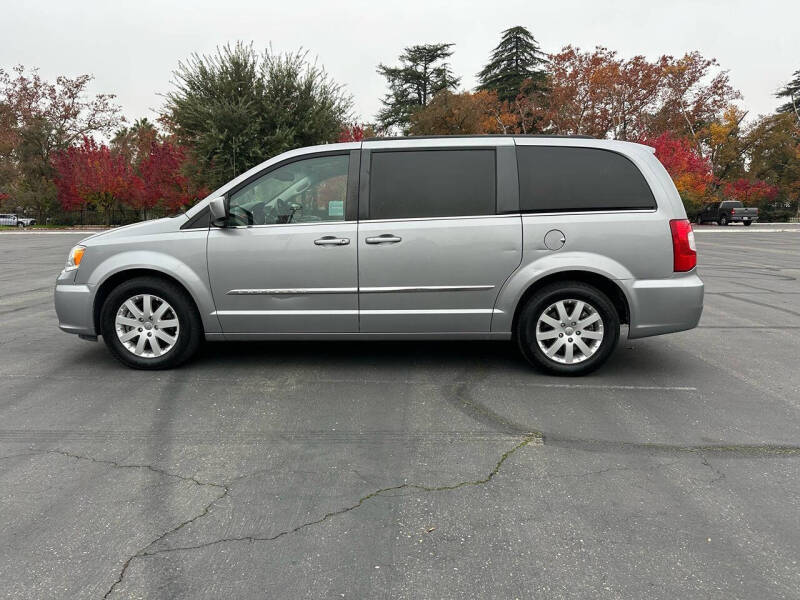 2016 Chrysler Town and Country Touring