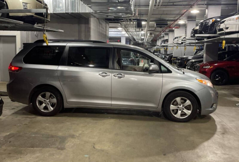 2014 Toyota Sienna LE 8-Passenger