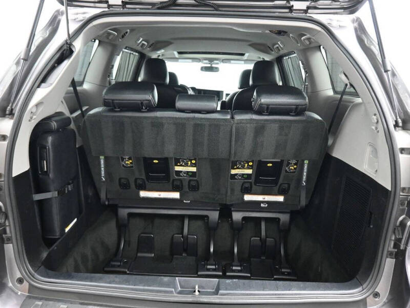 2017 Toyota Sienna SE Premium 8-Passenger