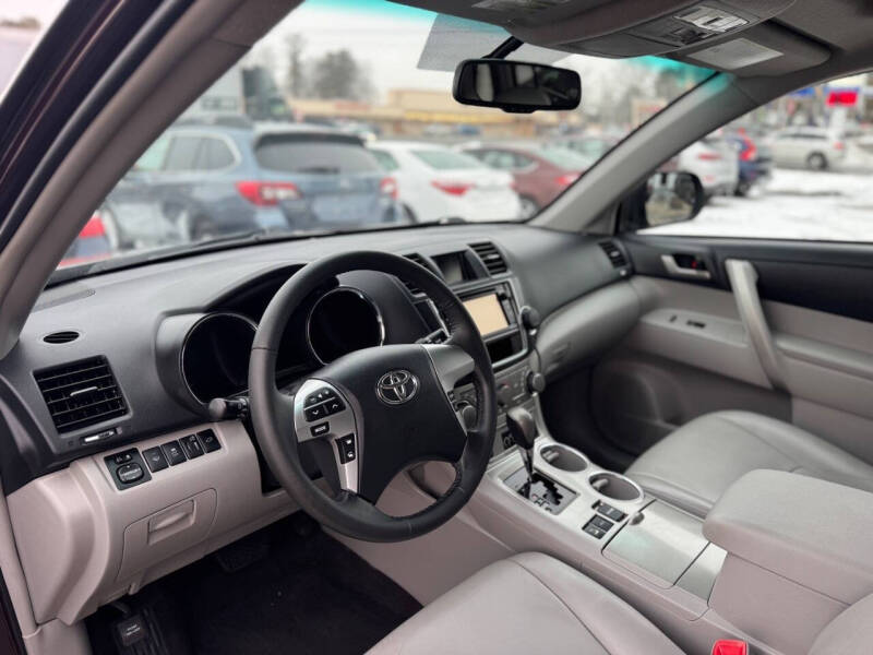 2013 Toyota Highlander SE