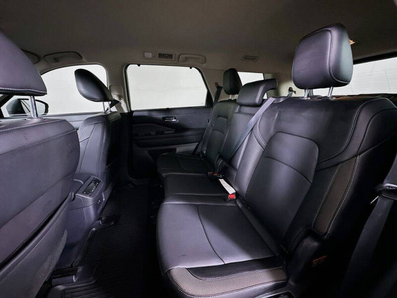 2024 Nissan Pathfinder SL