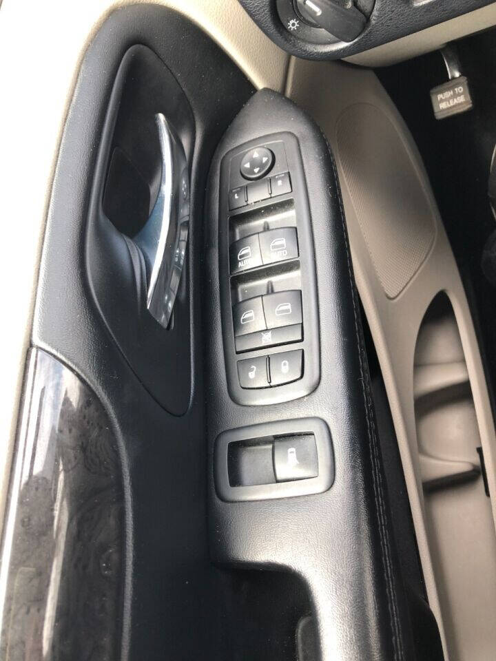 2019 DODGE Grand Caravan Minivan - $14,800