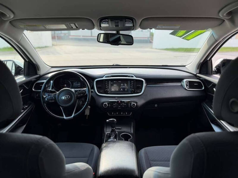 2017 Kia Sorento LX