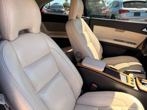 2011 Volvo C70 T5