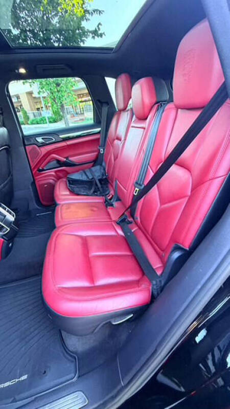 2018 Porsche Cayenne Platinum Edition